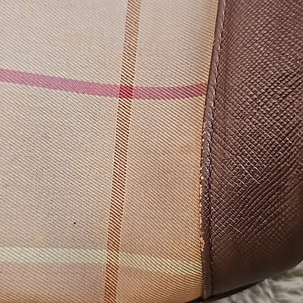 Burberrys Check Shoulder Bag - Picture 13 of 17